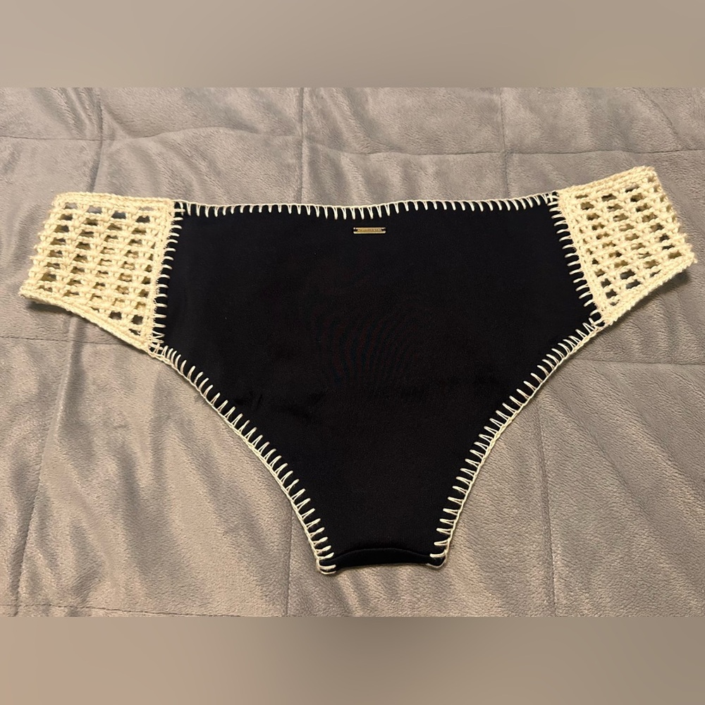 Victoria's Secret Black and Cream Bikini Bottom - Picture 5 of 6